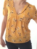 Top jaune motif fleuri