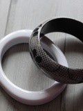 Lot bracelets en plastique