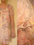 Jolie tunique- robe romantique aux motifs floraux, idéale pour
