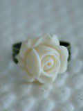 Bague rose blanche