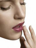 Comment enlever les petites peaux mortes sur les lèvres