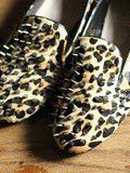 Mocassins cloutés léopard – 45 euros
