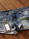 Short en jean (neuf) – 15 euros
