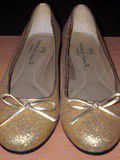 Jolie paires de ballerines neuves poiture 37 (taille petit)couleur doré