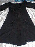 Robe noir avec lacets arrive sous le genou très bon état taille 36