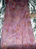Robe rose longue avec petits motifs doré matière fine aver fermeture au dos taille 38 comme neuve
